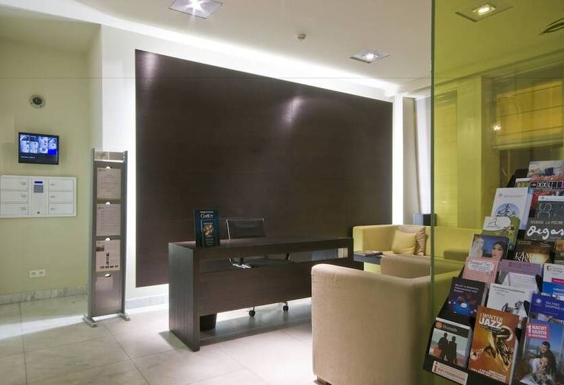 B Aparthotel Grand Place