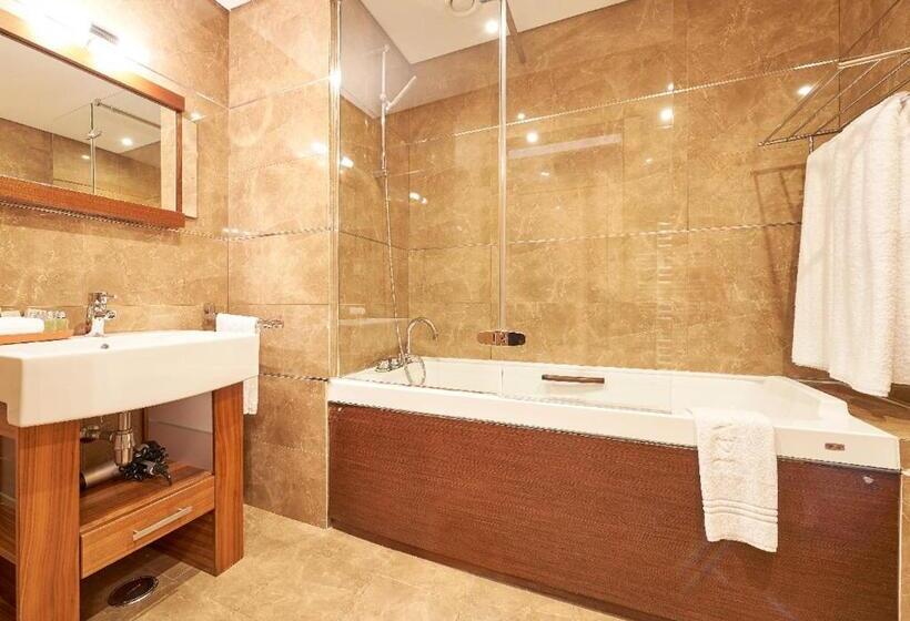 Cascade Wellness Resort