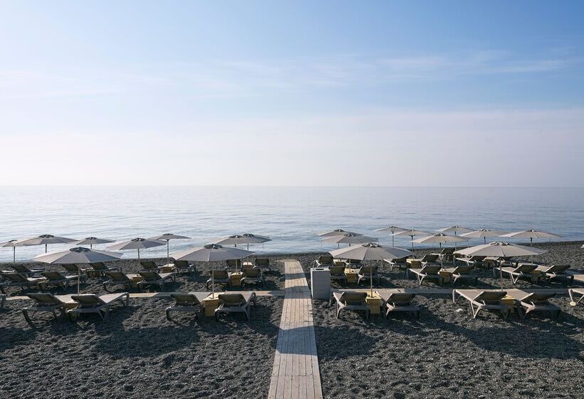 Coriva Beach Hotel & Bungalows