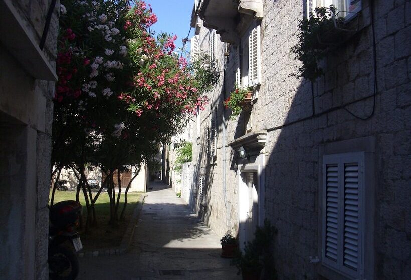 פונדק Carol Rooms