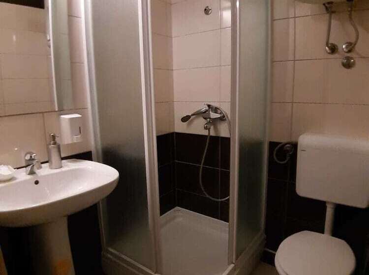 פונדק Carol Rooms