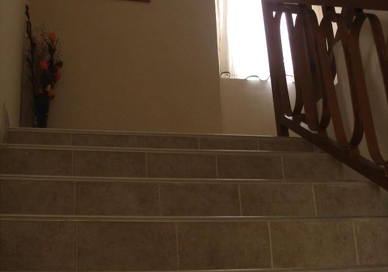 مسافرخانه Carol Rooms