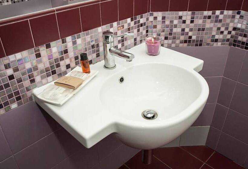 مسافرخانه Flowerome