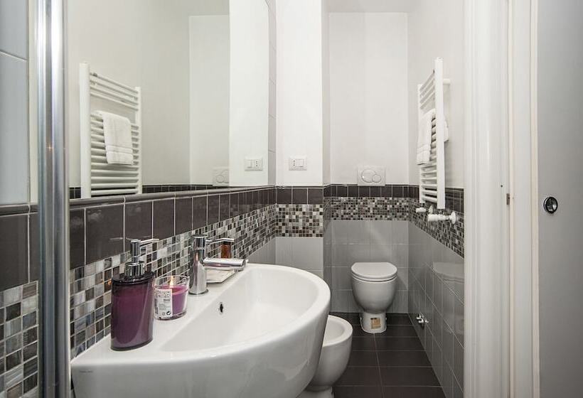 مسافرخانه Flowerome