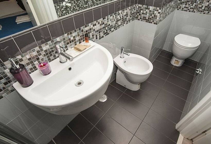 مسافرخانه Flowerome