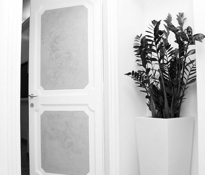 مسافرخانه Town House Fontana Di Trevi