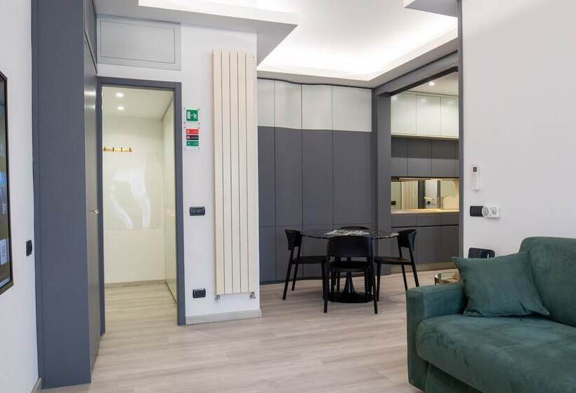 مسافرخانه Town House Fontana Di Trevi