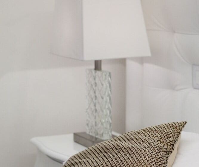 مسافرخانه Town House Fontana Di Trevi