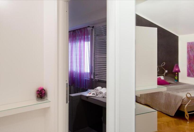 مسافرخانه Town House Fontana Di Trevi