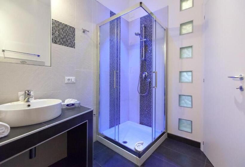 مسافرخانه Town House Fontana Di Trevi