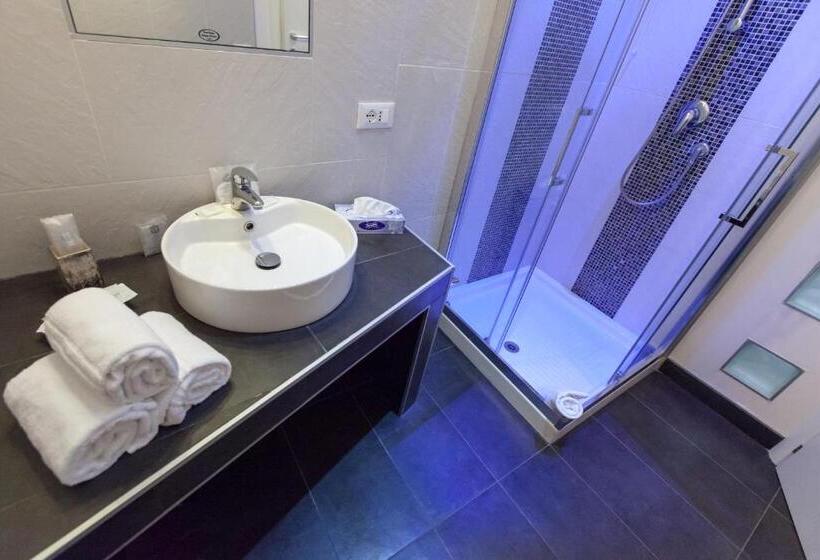 مسافرخانه Town House Fontana Di Trevi