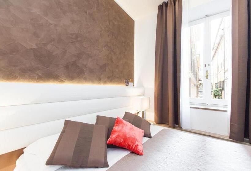 مسافرخانه Town House Fontana Di Trevi