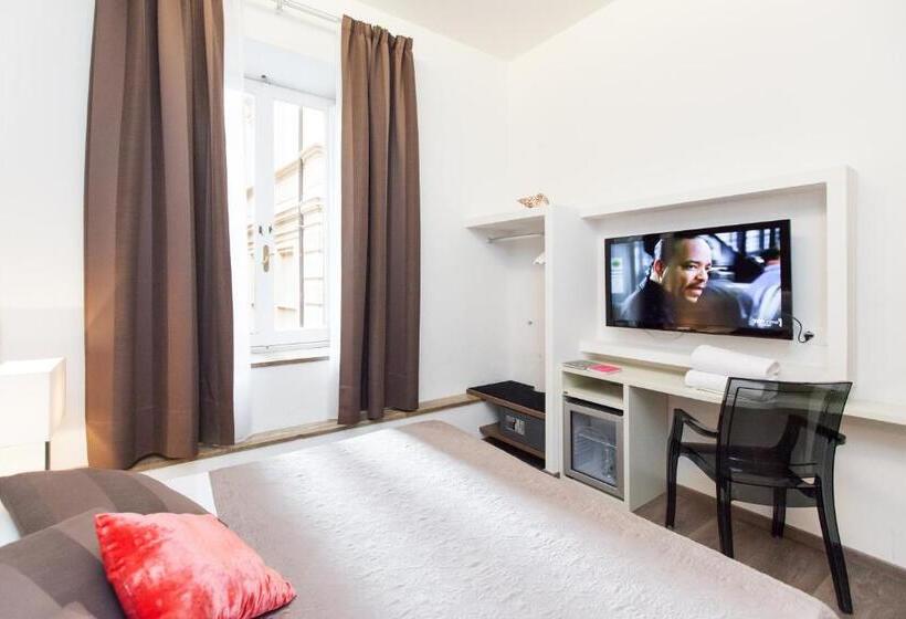 مسافرخانه Town House Fontana Di Trevi