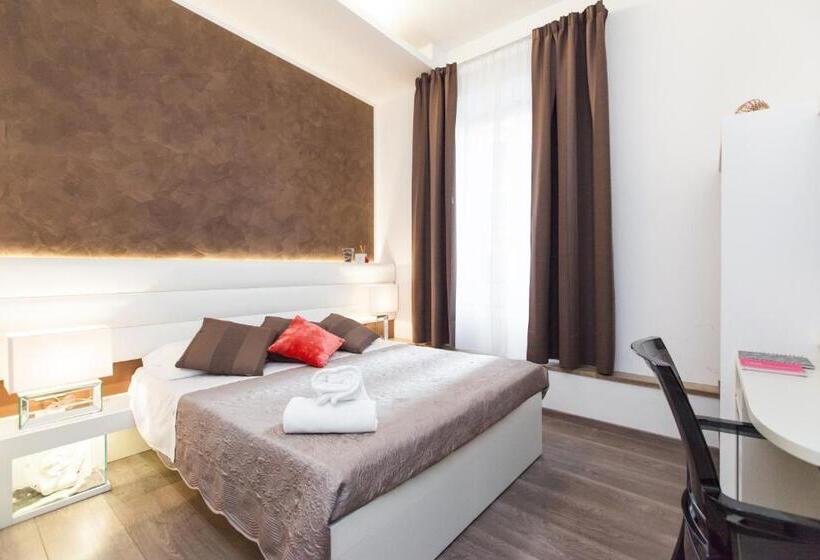 مسافرخانه Town House Fontana Di Trevi