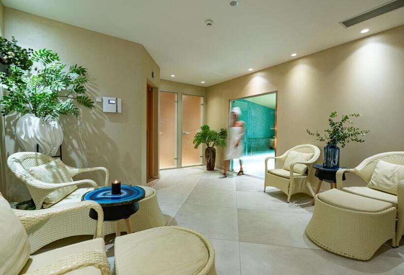 فندق Almyros Beach