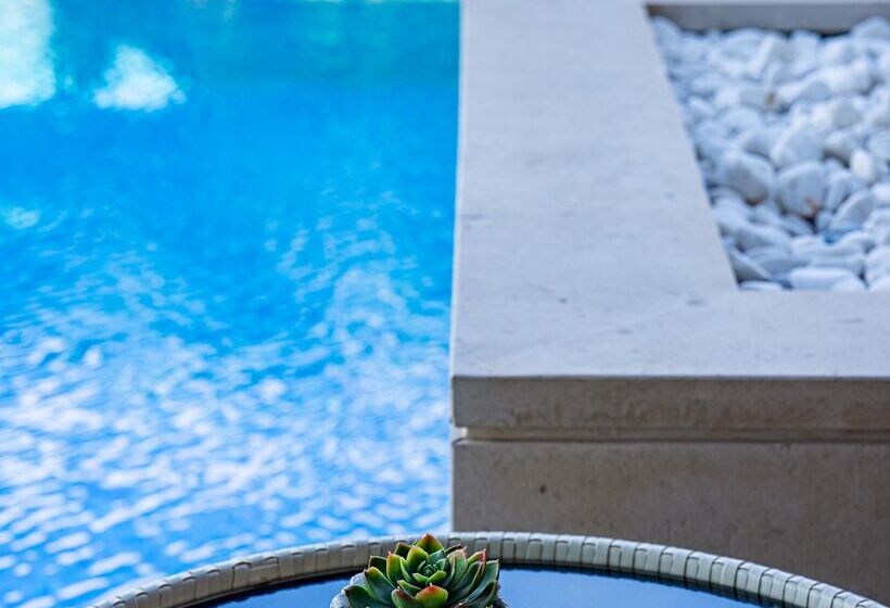 فندق Almyros Beach