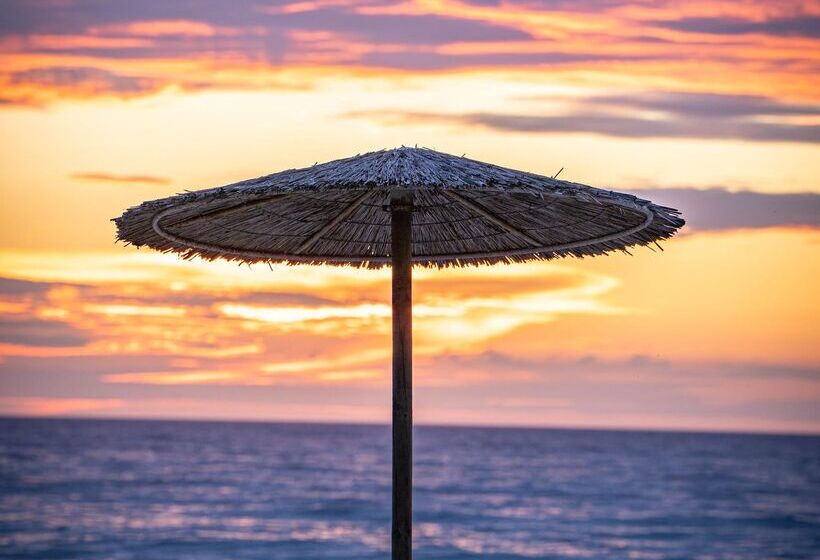 فندق Almyros Beach