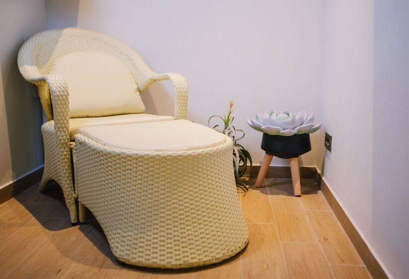 فندق Almyros Beach