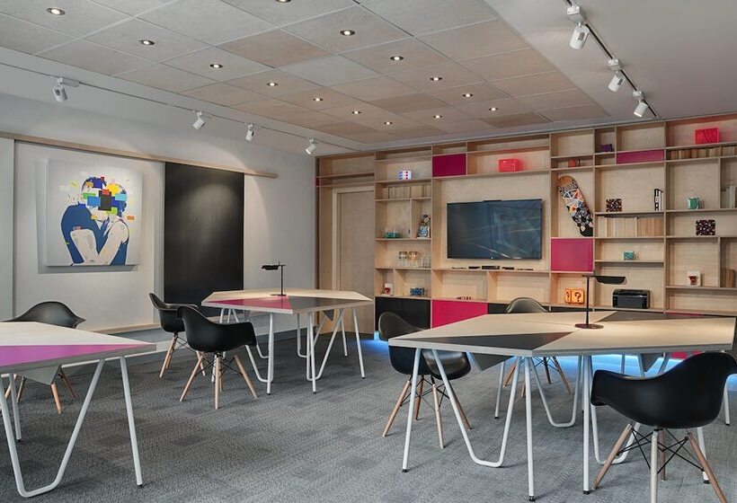 호텔 Aloft Brussels Schuman