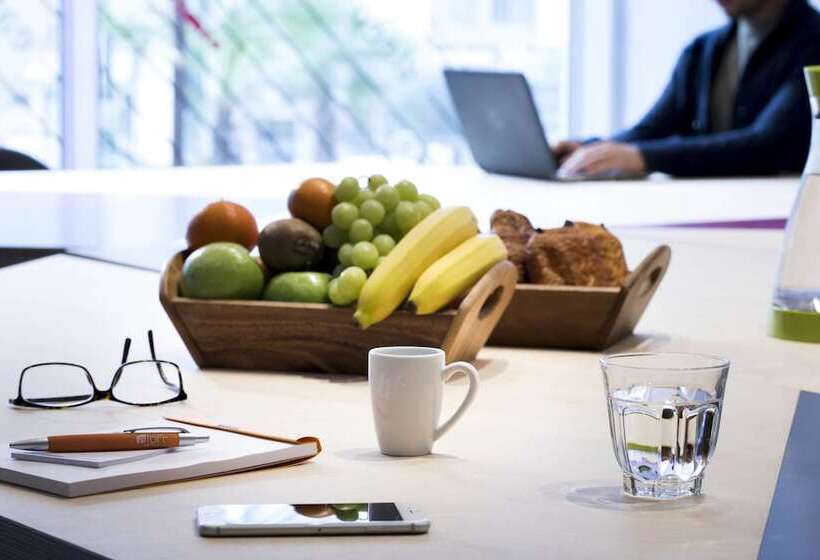 호텔 Aloft Brussels Schuman