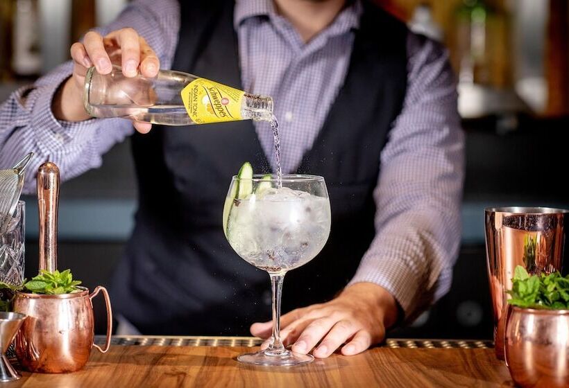 호텔 Aloft Brussels Schuman