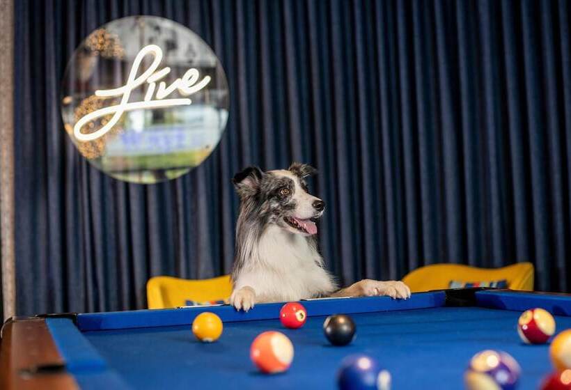 호텔 Aloft Brussels Schuman