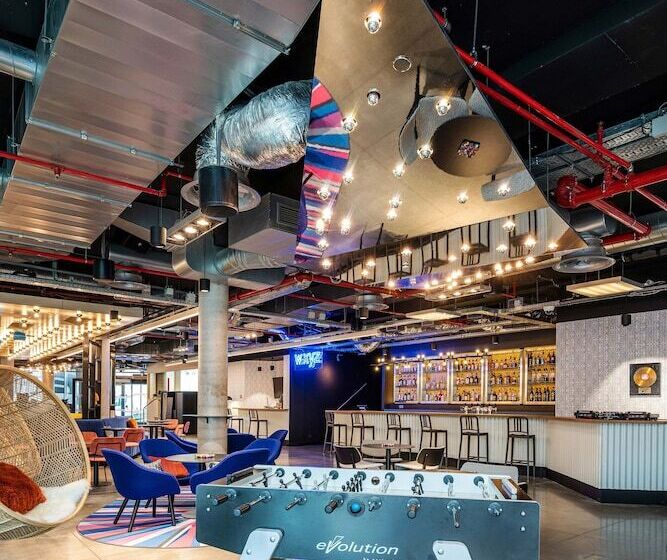 호텔 Aloft Brussels Schuman