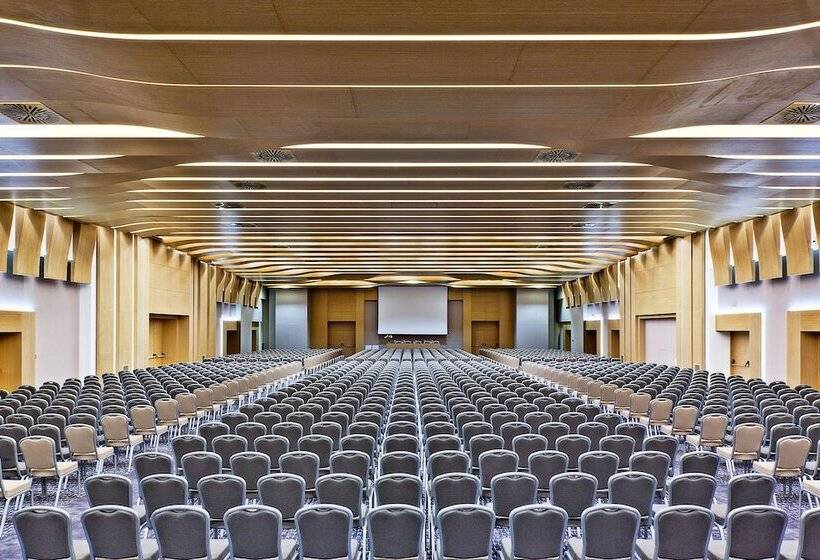 בית מלון כפרי Avra Imperial