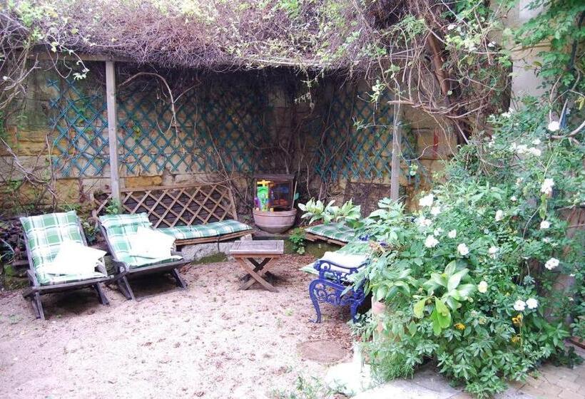 Отель B&b La Closeraie