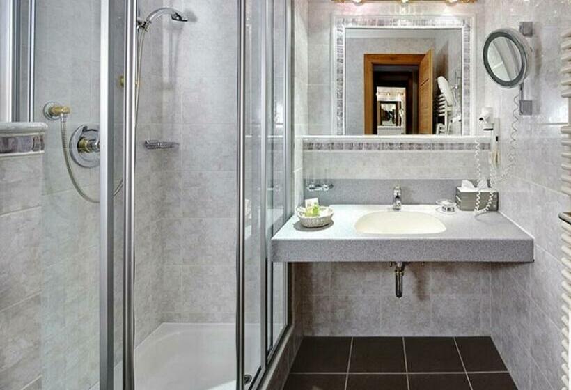 בית מלון כפרי Berghof Crystal Spa & Sports