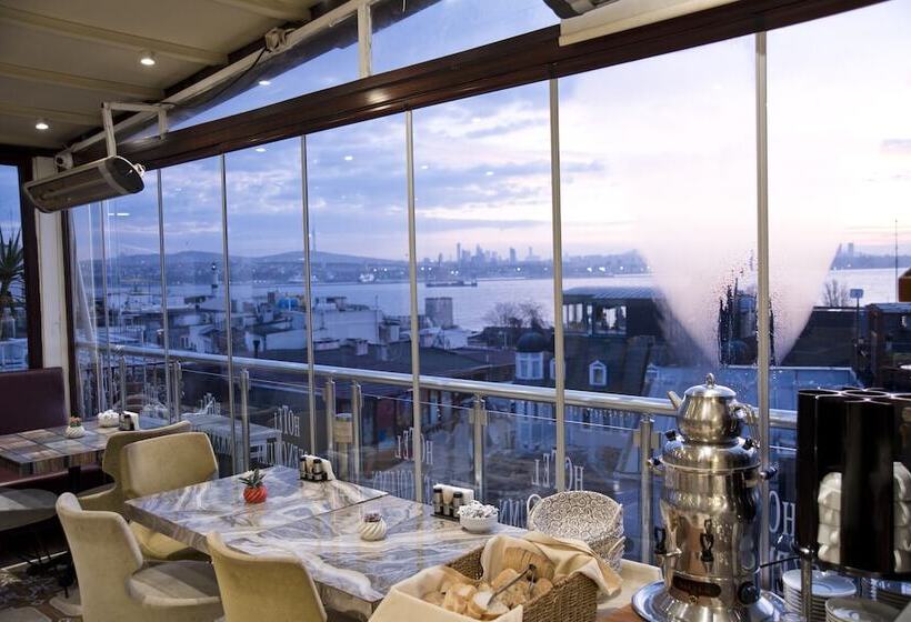 هتل Broken Column