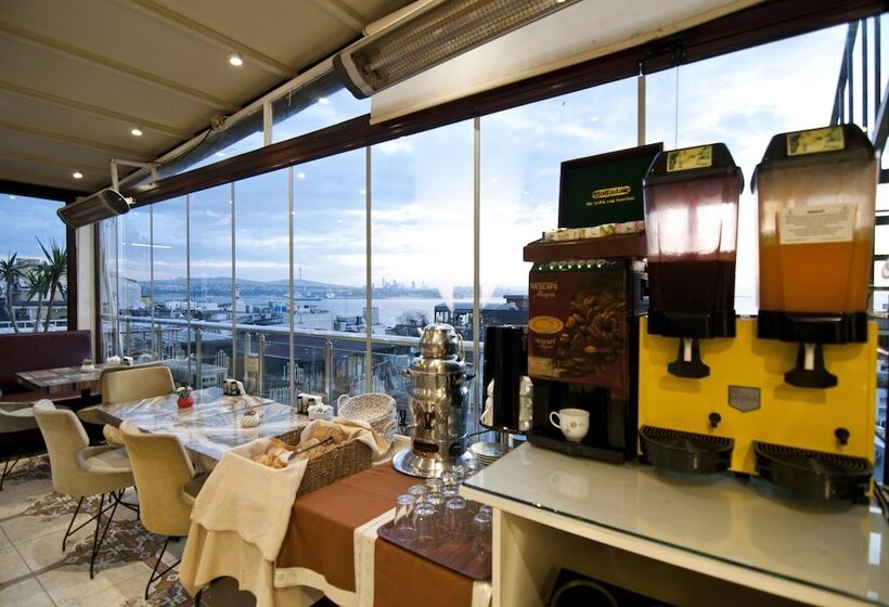 هتل Broken Column