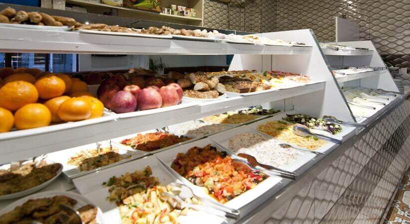 هتل Broken Column