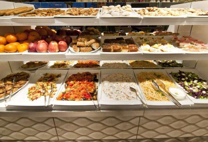 هتل Broken Column