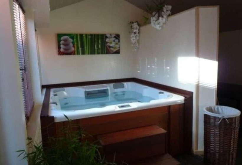 فندق Chateau De Lantic