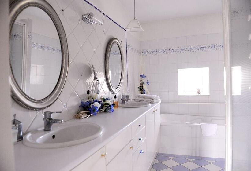 فندق Chateau De Lantic