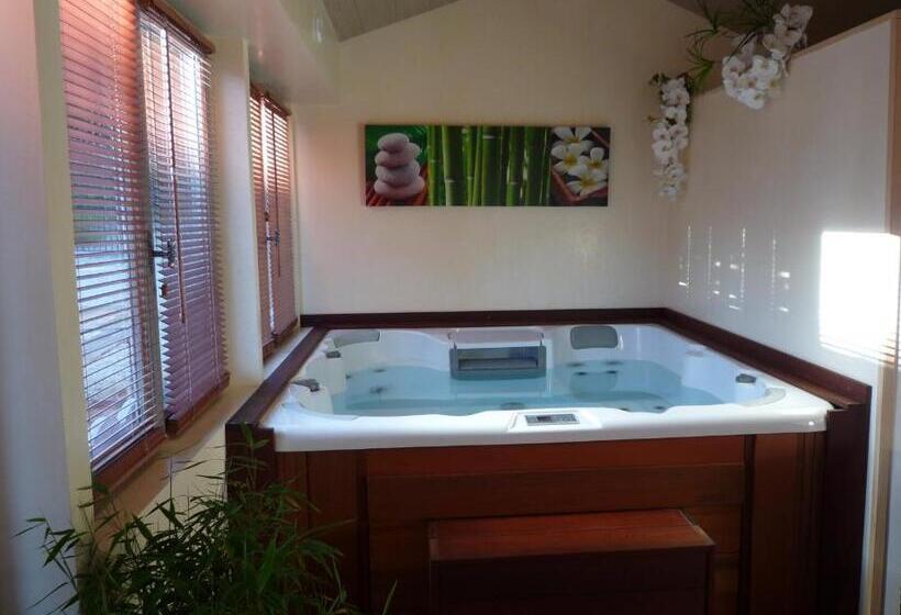 فندق Chateau De Lantic