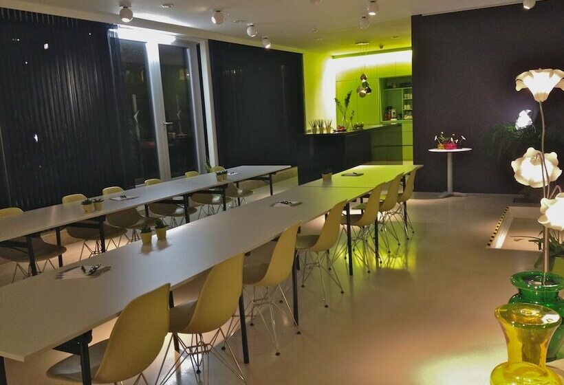 Отель Corbie Geel