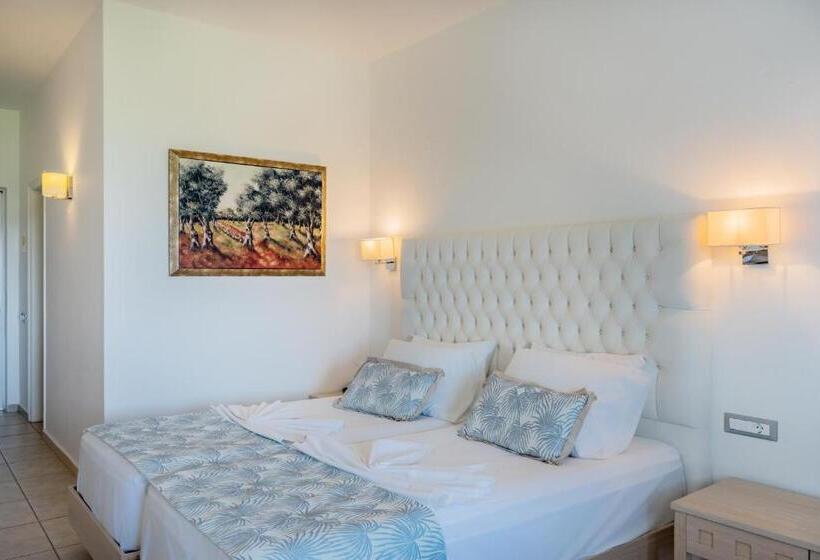 Отель Delfina Tropic Beach