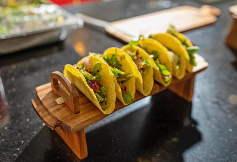 Отель Delfina Tropic Beach