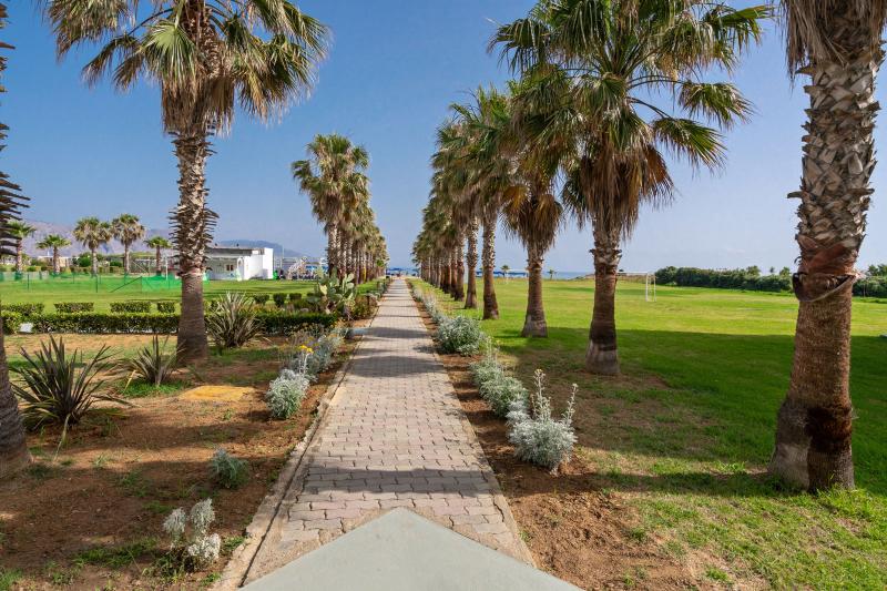 Отель Delfina Tropic Beach