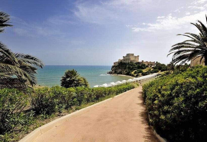 בית מלון כפרי Falconara Greenblu Resort