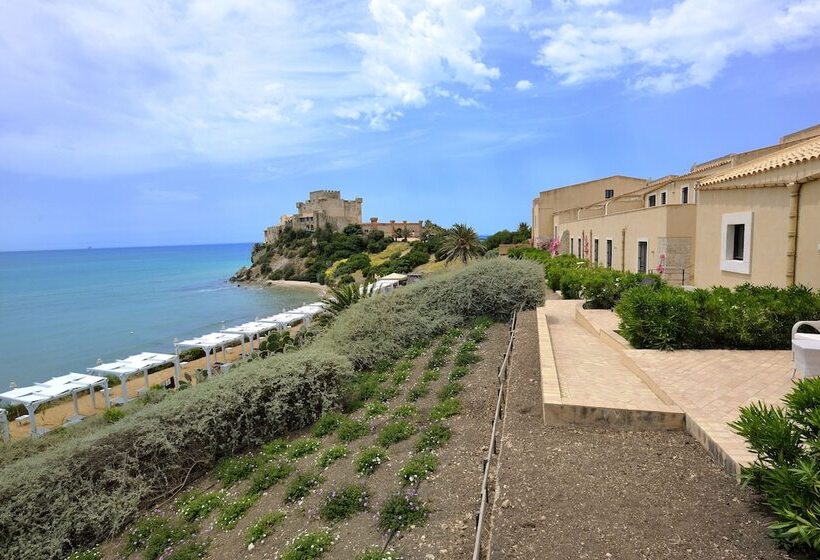 בית מלון כפרי Falconara Greenblu Resort