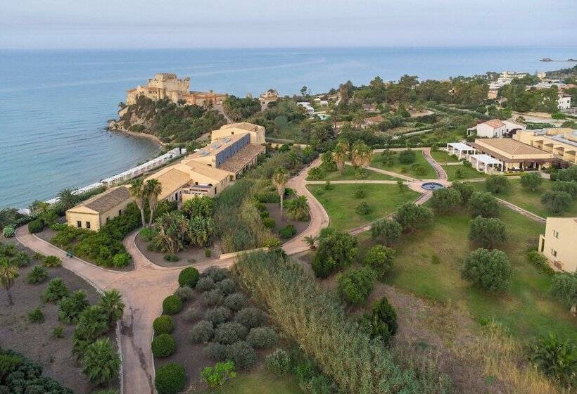 בית מלון כפרי Falconara Greenblu Resort