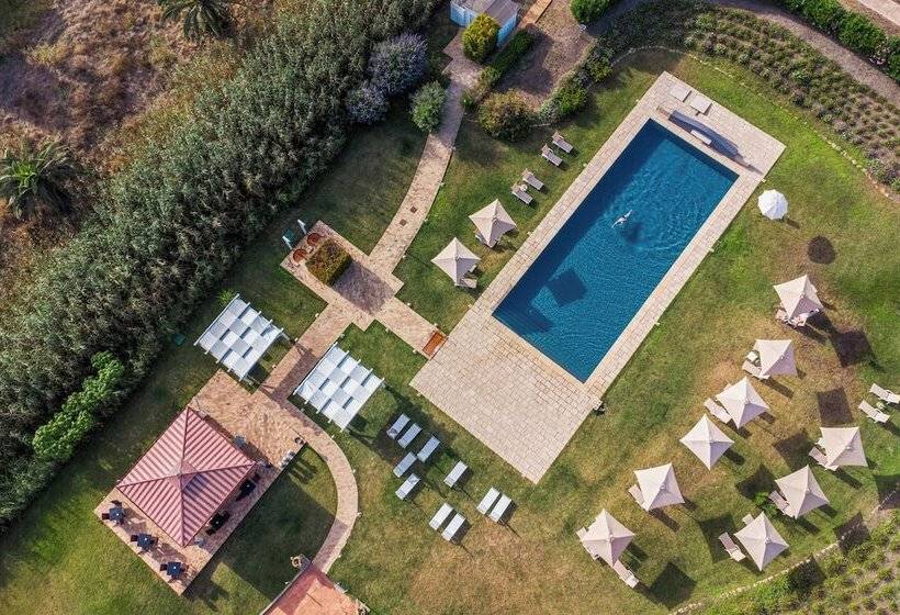 בית מלון כפרי Falconara Greenblu Resort