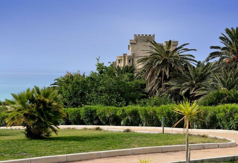 בית מלון כפרי Falconara Greenblu Resort