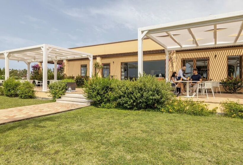 בית מלון כפרי Falconara Greenblu Resort