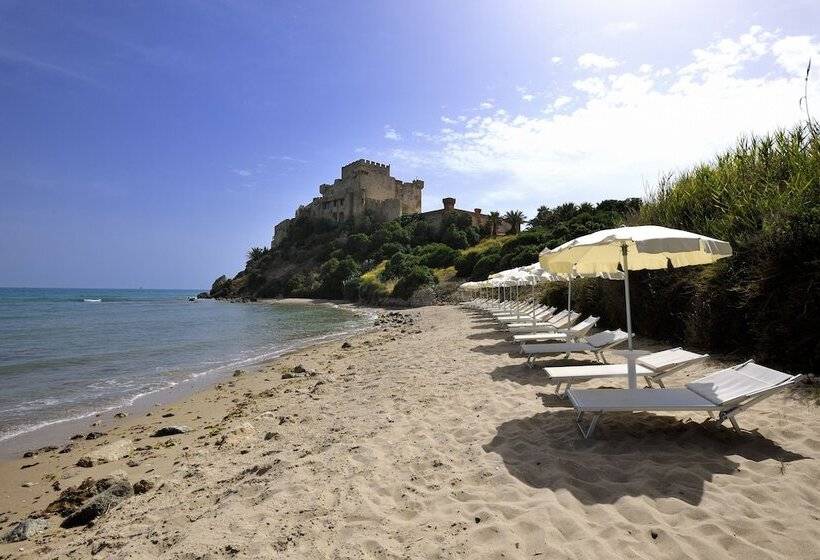 בית מלון כפרי Falconara Greenblu Resort