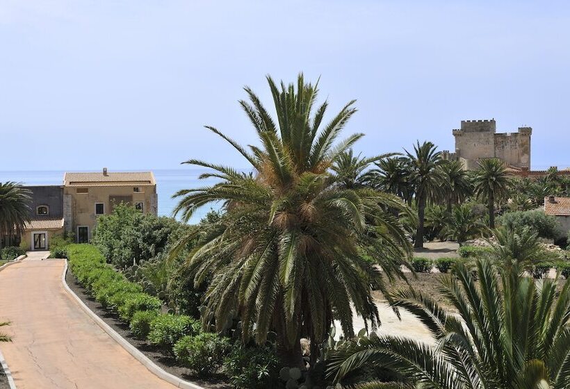 בית מלון כפרי Falconara Greenblu Resort