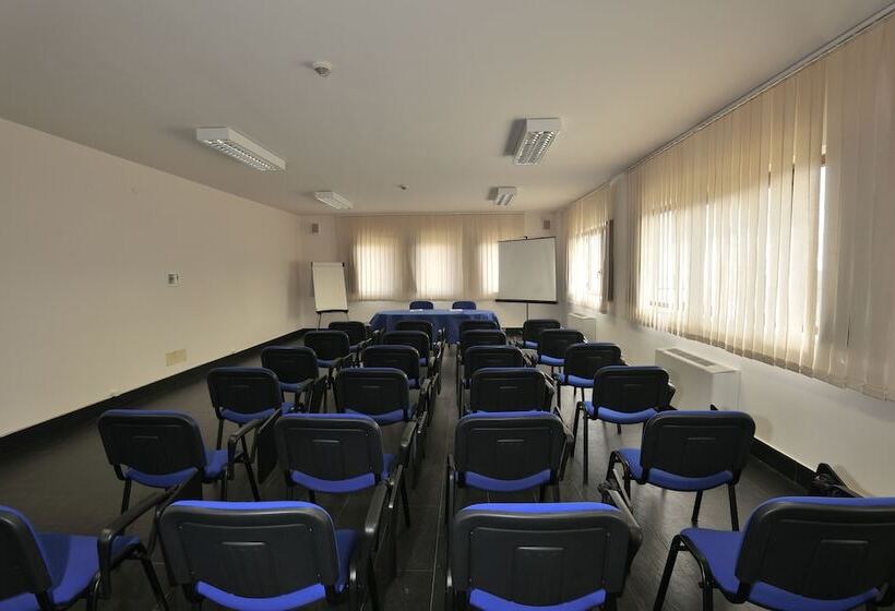 בית מלון כפרי Falconara Greenblu Resort